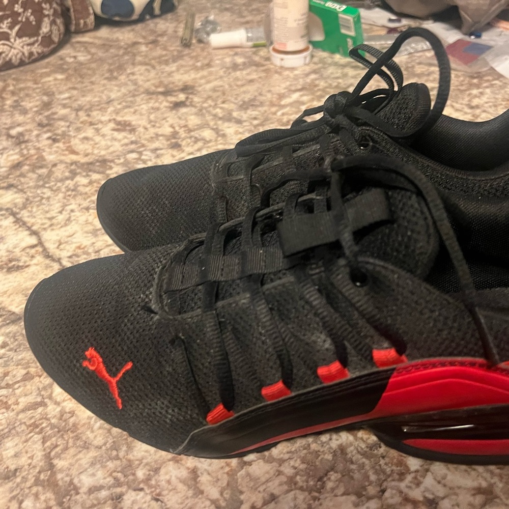 Puma red and black tennis shoes 8.5